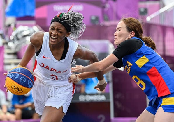 (210725) -- TOKYO, July 25, 2021 -- Stephanie Mawuli (L) of Japan competes during the pool round of women s 3X3 basketball compeition between Japan and Mongolia at the Aomi Urban Sports Park in Tokyo, Japan, July 25, 2021. ) (TOKYO2020)JAPAN-TOKYO-OLY-3x3 BASKETBALL-WOMEN S POOL ROUND ZhangxXiaoyu 