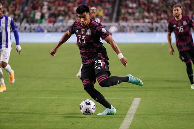 GLENDALE, AZ - JULY 24: Mexico midfielder Jesus Gallardo (23) passes the ball during the Concacaf Gold Cup quarterfinal soccer game between Mexico and Honduras on July 24, 2021 at State Farm Stadium in Glendale, Arizona. (Photo by Kevin Abele Icon Sportswire) SOCCER: JUL 24 Concacaf Gold Cup Quarterfinal - Mexico v Honduras Icon210724006