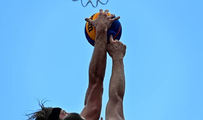 (210725) -- TOKYO, July 25, 2021 -- Thibaut Vervoort (L) of Belgium and Stanislav Sharov of the ROC vies for the ball during the men s 3x3 basketball pool round match between Belgium and the Russian Olympic Committee (ROC) in Tokyo, Japan, July 25, 2021. ) (TOKYO2020)JAPAN-TOKYO-OLY-3X3 BASKETBALL-MEN S POOL ROUND ZhangxXiaoyu 