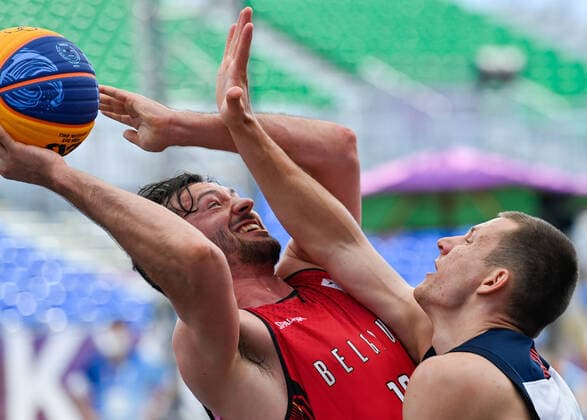 (210725) -- TOKYO, July 25, 2021 -- Thierry Marien (L) of Belgium shoots during the men s 3x3 basketball pool round match between Belgium and the Russian Olympic Committee (ROC) in Tokyo, Japan, July 25, 2021. ) (TOKYO2020)JAPAN-TOKYO-OLY-3X3 BASKETBALL-MEN S POOL ROUND ZhangxXiaoyu 