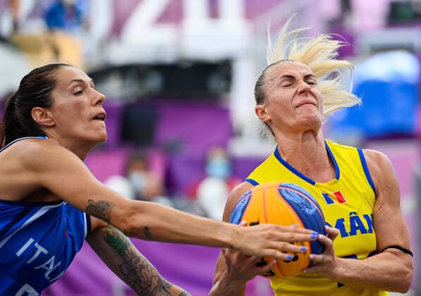 (210725) -- TOKYO, July 25, 2021 -- Ancuta Stoenescu (R) of Romania competes during the pool round of women s 3X3 basketball compeition between Romania and Italy at the Aomi Urban Sports Park in Tokyo, Japan, July 25, 2021. ) (TOKYO2020)JAPAN-TOKYO-OLY-3x3 BASKETBALL-WOMEN S POOL ROUND ZhangxXiaoyu 