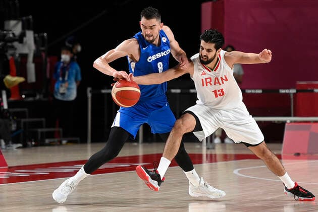 L-R Tomas Satoransky (Czech) and Mohammad Jamshidi (Iran) in action during match Iran vs Czech republic in men s basketball group phase, within the Tokyo 2020 Summer Olympics, on July 25, 2021, in Saitama, Japan. (CTKxPhoto OndrejxDeml) CTKPhotoP2021072502020 