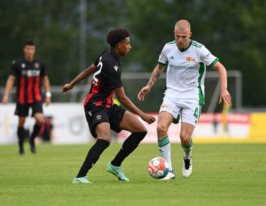 Football, Men, 2021 2022 season, Test match in Imst Austria , 1 FC Union Berlin OGC Nice, v l Calvin Stengs OGC Nice , Rick van Drongelen 1 FC Union Berlin , 24 07 2021, Copyright: xMatthiasxKochx