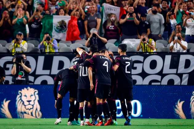 Players of Mexico celebrate after scoring during the Gold Cup quarter finals soccer match between Mexico and Honduras at State Farm stadium in Glendale, USA, 24 July 2021. Mexico and Honduras !ACHTUNG: NUR REDAKTIONELLE NUTZUNG!  Copyright: xCARLOSxRAMÍREZx AMDEP7856 20210725-f88ef18730e167a99bec47f3583a14b3af136f28