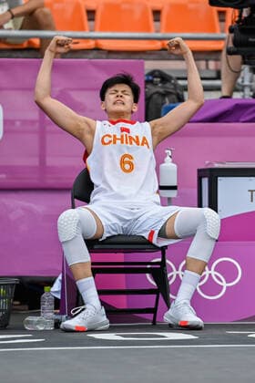 Sport Bilder des Tages (210725) -- TOKYO, July 25, 2021 -- Yang Shuyu of China celebrates victory after the women s 3x3 basketball pool round match between China and Italy at the Aomi Urban Sports Park in Tokyo, Japan, July 25, 2021. ) (TOKYO2020)XHTP-JAPAN-TOKYO-OLY-3x3 BASKETBALL-WOMEN S POOL ROUND ZhangxXiaoyu 