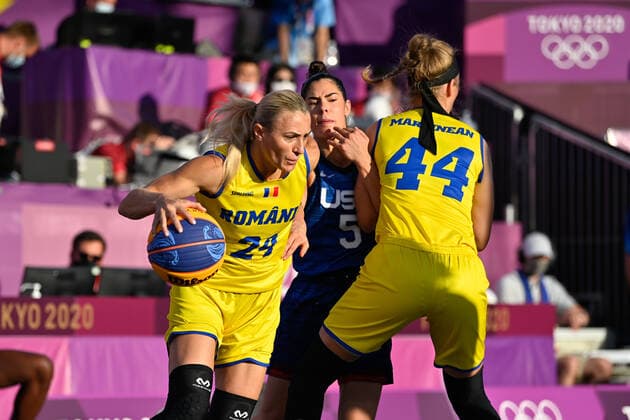 (210725) -- TOKYO, July 25, 2021 -- Ancuta Stoenescu (L) of Romania dribbles the ball during the women s 3x3 basketball pool round match between Romania and the United states at the Aomi Urban Sports Park in Tokyo, Japan, July 25, 2021. ) (TOKYO2020)JAPAN-TOKYO-OLY-3x3 BASKETBALL-WOMEN S POOL ROUND ZhangxXiaoyu 