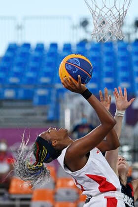 (210725) -- TOKYO, July 25, 2021 -- Stephanie Mawuli of Japan goes for a lay up during the women s 3x3 basketball pool round match between Japan and France at the Aomi Urban Sports Park in Tokyo, Japan, July 25, 2021. ) (TOKYO2020)JAPAN-TOKYO-OLY-3x3 BASKETBALL-WOMEN S POOL ROUND ZhangxXiaoyu 