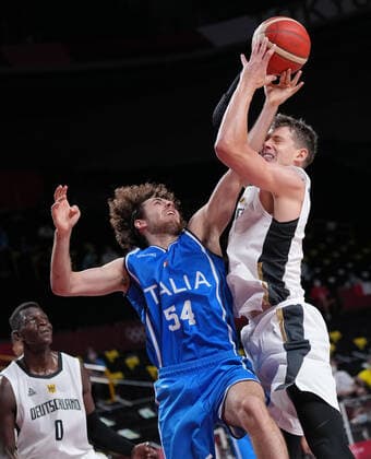 (210725) -- TOKYO, July 25, 2021 -- Alessandro Pajola of Italy (C) competes during the men s basketball pool round match between Germany and Italy in Tokyo, Japan, July 25, 2021. ) (TOKYO2020)JAPAN-TOKYO-OLY-BASKETBALL-MEN S POOL ROUND MengxYongmin 
