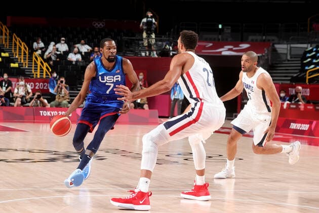 TOKYO, JAPAN - JULY 25: Kevin Durant of Team United States controls the ball during the Men s Basketball Preliminary Round Group A - Match 4 between France and USA on Day 2 of the Tokyo 2020 Olympic Games, Olympische Spiele, Olympia, OS at Saitama Super Arena on July 25, 2021 in Tokyo, Japan. (Photo by Pete Dovgan Speed Media Icon Sportswire) OLYMPICS: JUL 25 Olympics Tokyo 2020 Icon2107250230