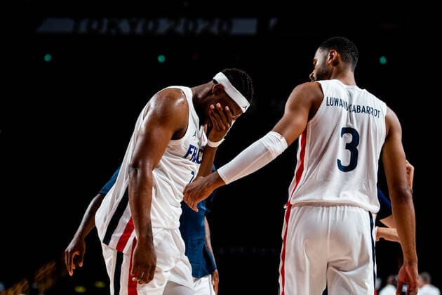 210725 Guerschon Yabusele of France with an injury in the basketball game between France and USA during day 2 of the Tokyo 2020 Olympic Games on July 25, 2021 in Tokyo Photo Jon Olav Nesvold BILDBYRAN COP 217 JE0005 basketball basketball olympic games olympics os ol olympiska spel olympiske toys tokyo2020 tokyo 2020 tokyo os tokyo ol bbeng france france usa united states,  Copyright: JONxOLAVxNESVOLD BB210725JE064