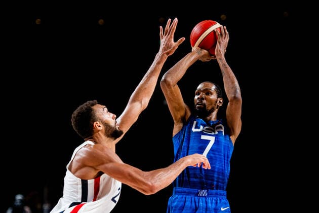210725 Kevin Wayne Durant of USA competes in the basketball game between France and USA during day 2 of the Tokyo 2020 Olympic Games on July 25, 2021 in Tokyo Photo Jon Olav Nesvold BILDBYRAN COP 217 JE0005 basketball basketball olympic games olympics os ol olympiska spel olympiske leker tokyo2020 tokyo 2020 tokyo os tokyo ol bbeng france france usa united states,  Copyright: JONxOLAVxNESVOLD BB210725JE073