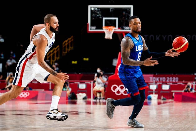 210725 Evan Fournier of France and Damian Lillard of USA compete in the basketball game between France and USA during day 2 of the Tokyo 2020 Olympic Games on July 25, 2021 in Tokyo Photo Jon Olav Nesvold BILDBYRAN COP 217 JE0005 basketball basketball olympic games olympics os ol olympic games olympic games tokyo2020 tokyo 2020 tokyo os tokyo ol bbeng france france usa united states,  Copyright: JONxOLAVxNESVOLD BB210725JE075