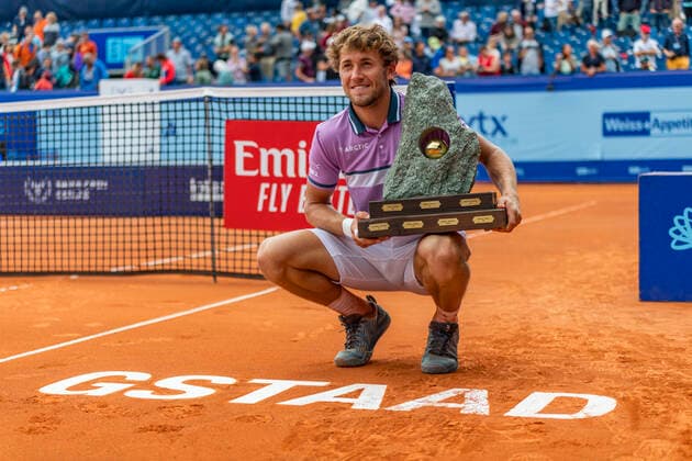 Switzerland: Casper Ruud wins the Gstaad Swiss Open ATP, Tennis Herren Tour 250 Series tournament Gstaad Switzerland, 07 25 2021: Casper Ruud of Norway receives during the award ceremony, the trophy at the end of the match in the final of the Gstaad Swiss Open ATP Tour 250 Series 2021 tournament Gstaad Roy Emerson Arena Switzerland Copyright: EricxDubost