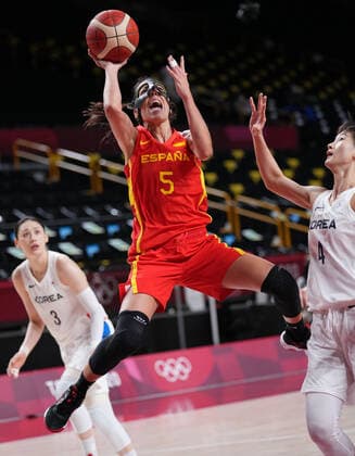 (210726) -- TOKYO, July 26, 2021 -- Cristina Ouvina of Spain competes during the women s preliminary round Group A match of basketball between Spain and South Korea at Tokyo 2020 Olympic Games, Olympische Spiele, Olympia, OS in Tokyo, Japan, July 26, 2021. ) (TOKYO2020)JAPAN-TOKYO-OLY-BASKETBALL-WOMEN-SPAIN VS SOUTH KOREA MengxYongmin 