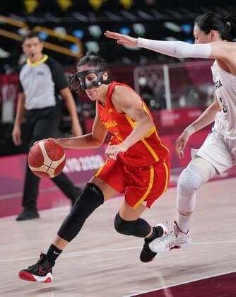 (210726) -- TOKYO, July 26, 2021 -- Cristina Ouvina of Spain competes during the women s preliminary round Group A match of basketball between Spain and South Korea at Tokyo 2020 Olympic Games, Olympische Spiele, Olympia, OS in Tokyo, Japan, July 26, 2021. ) (TOKYO2020)JAPAN-TOKYO-OLY-BASKETBALL-WOMEN-SPAIN VS SOUTH KOREA MengxYongmin 