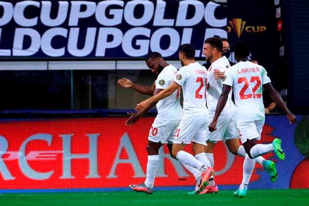 Junior Hoilett (L) of Canada celebrates after socring during the Gold Cup quarter finals soccer match betwen Costa Rica and Canada at AT&T stadium in Arlington, USA 25 July 2021. Costa Rica vs. Canada !ACHTUNG: NUR REDAKTIONELLE NUTZUNG!  Copyright: xCARLOSxRAMÍREZx AMDEP7904 20210726-c704871050bca899cfb4b294f5f3ac13dd3ea29e