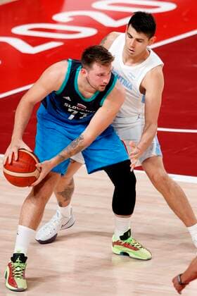 Argentina s Gabriel Deck (R) in action against Slovenia s Luka Doncic (L) during the match between Argentina and Slovenia for Group C of men s basketball for the 2020 Olympic Games, Olympische Spiele, Olympia, OS at the Saitama Super Arena in Tokyo, Japan, 26 July 2021. 2020 Olympics Basketball: Argentina - Slovenia !ACHTUNG: NUR REDAKTIONELLE NUTZUNG!  Copyright: xKaixFoesterlingx EVE2169 20210726-b85b9e97f5bce88fea2997f354c73a76c6b22002