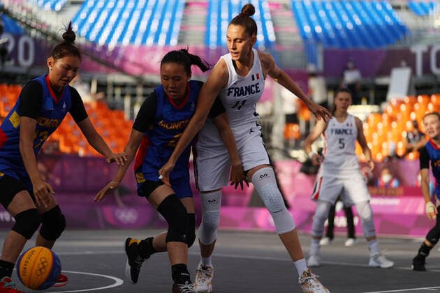 (L to R) Tserenlkham Munkhsaikhan (MGL), Ana Maria Filip (FRA), JULY 26, 2021 - 3x3 Basketball : Women s Pool round match between France 22-18 Mongolia during the Tokyo 2020 Olympic Games, Olympische Spiele, Olympia, OS at the Aomi Urban Sports Park in Tokyo, Japan. Noxthirdxpartyxsales  (165512090)
