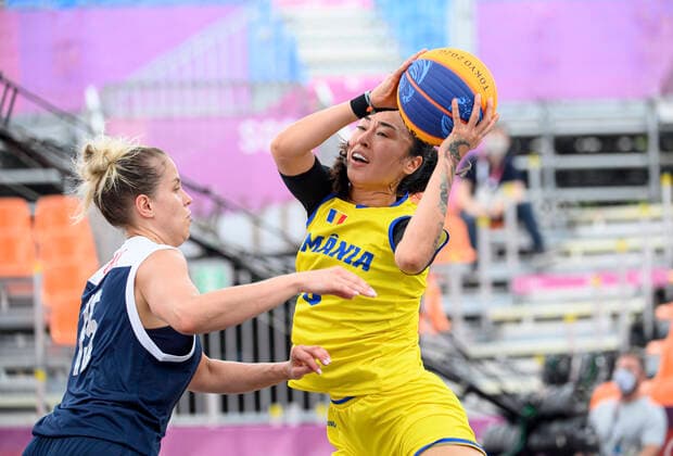 Sonia URSU ROME , action, one-on-one, vs Olga FROLKINA ROC , left, Romania ROU vs Russian Olympic Committee ROC 12 21 3 x 3 Womens Basketball, Women s Pool Round, Aomi Urban Sports Park 26 07 2021 2020 Summer Olympics, from 23 07 08 2021 in Tokyo Japan
