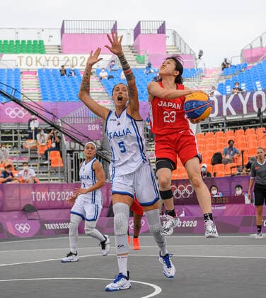 Marcelli FILIPPI ITA , lijnks, vs Mai YAMAMOTO JPN , action, one-on-one, Italy ITA vs Japan JPN 10 22 3 x 3 Womens Basketball, Women s Pool Round, Aomi Urban Sports Park 26 07 2021 2020 Summer Olympics, from 23 07 08 2021 in Tokyo Japan