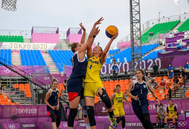 Claudia CUIC ROM , action, one-on-one, vs Evgeniia FROLKINA ROC , left, Romania ROU vs Russian Olympic Committee ROC 12 21 3 x 3 Womens Basketball, Women s Pool Round, Aomi Urban Sports Park 26 07 2021 2020 Summer Olympics, from 23 07 08 2021 in Tokyo Japan