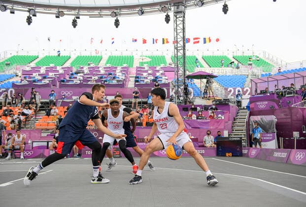 Ryuto YASUOKA JPN , right, vs Alexander ZUEV ROC , action, one-on-one, center Ira BROWN JPN , Japan JPN vs Russian Olympic Committee ROC 16 19 3 x 3 Mens Basketball, Men s Pool Round, Aomi Urban Sports Park 26 07 2021 2020 Summer Olympics, from 23 07 08 2021 in Tokyo Japan.