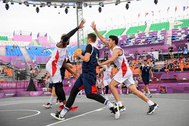 From left Ira BROWN JPN , vs Alexander ZUEV ROC , Ryuto YASUOKA JPN , action, one-on-one, Japan JPN vs Russian Olympic Committee ROC 16 19 3 x 3 Mens Basketball, Men s Pool Round, Aomi Urban Sports Park 26 07 2021 2020 Summer Olympics, from 23 07 08 2021 in Tokyo Japan