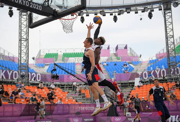 Ira BROWN JPN , right, action, one-on-one, vs Stanislav SHAROV ROC Japan JPN vs Russian Olympic Committee ROC 16 19 3 x 3 Mens Basketball, Men s Pool Round, Aomi Urban Sports Park 26 07 2021 2020 Summer Olympics, from 23 07 08 2021 in Tokyo Japan