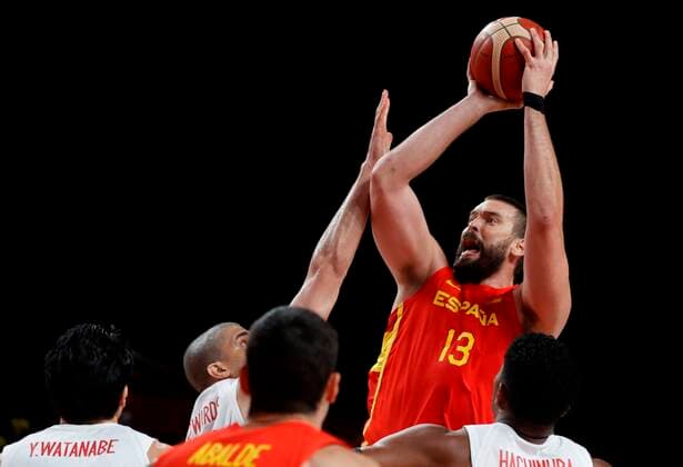 Spain s Marc Gasol (R) in action against Japan s Gavin Edwards (L) during the match between Spain and Japan for Group C of men s basketball for the 2020 Olympic Games, Olympische Spiele, Olympia, OS at the Saitama Super Arena in Tokyo, Japan, 25 July 2021. 2020 Olympics Basketball: Spain - Japan !ACHTUNG: NUR REDAKTIONELLE NUTZUNG!  Copyright: xKaixFoesterlingx EVE2385 20210726-d8e7812d82be3edc4a54f06fe9f6d8ca2763af61