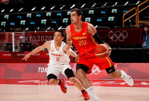 Spain s Alberto Abalde (R) in action against Japan s Yuki Togashi (L) during the match between Spain and Japan for Group C of men s basketball for the 2020 Olympic Games, Olympische Spiele, Olympia, OS at the Saitama Super Arena in Tokyo, Japan, 25 July 2021. 2020 Olympics Basketball: Spain - Japan !ACHTUNG: NUR REDAKTIONELLE NUTZUNG!  Copyright: xKaixFoesterlingx EVE2407 20210726-df26710abf7c4d05c18c73e7de296de08f4d6aa6