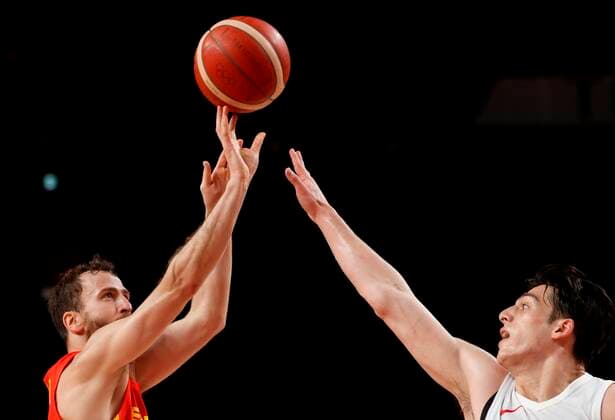 Spain s Sergio Rodriguez (L) in action against Japan s Avi Koki Schafer (R) during the match between Spain and Japan for Group C of men s basketball for the 2020 Olympic Games, Olympische Spiele, Olympia, OS at the Saitama Super Arena in Tokyo, Japan, 25 July 2021. 2020 Olympics Basketball: Spain - Japan !ACHTUNG: NUR REDAKTIONELLE NUTZUNG!  Copyright: xKaixFoesterlingx EVE2415 20210726-bd7803b74b2803763175f0c262732de0cd0af4f0