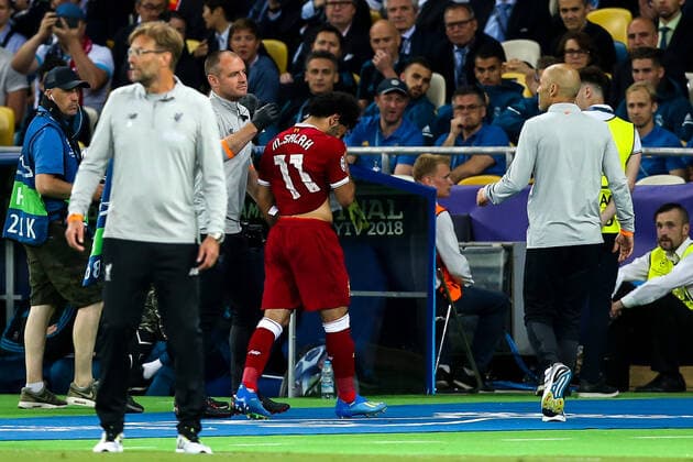 Mandatory Credit: Photo by Robbie Stephenson Jmp Shutterstock (9694113bq) Mohamed Salah of Liverpool walks off the field after getting injured Real Madrid v Liverpool, Ukraine - 26 May 2018 EDITORIAL USE ONLY Real Madrid v Liverpool, Ukraine - 26 May 2018 EDITORIAL USE ONLY  Copyright: xRobbiexStephenson Jmp Shutterstockx 9694113bq