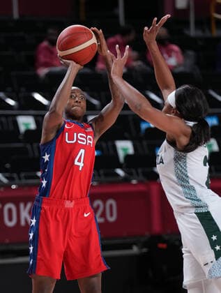 (210727) -- TOKYO, July 27, 2021 -- Jewell Loyd (L) of the United States shoots during the women s preliminary round Group B match of basketball between the United States and Nigeria at Tokyo 2020 Olympic Games, Olympische Spiele, Olympia, OS in Tokyo, Japan, July 27, 2021. ) (TOKYO2020)JAPAN-TOKYO-OLY-BASKETBALL-WOMEN S-PRELIMINARY-GROUP B MengxYongmin 