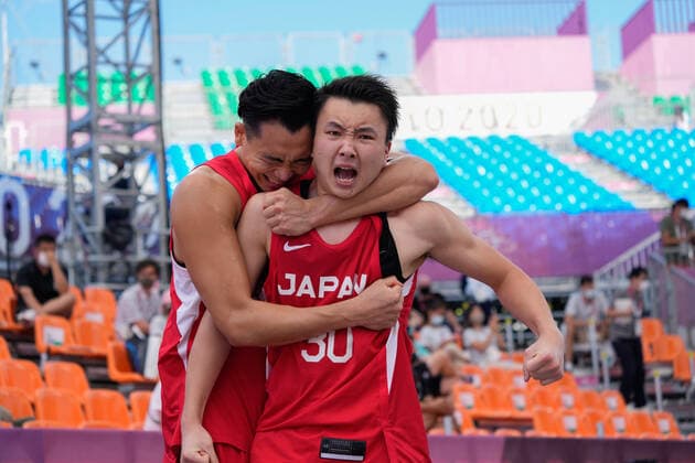 (210727) -- TOKYO, July 27, 2021 -- Tominaga Keisei of Japan celebrates after the pool round of men s 3X3 basketball match between China and Japan in Tokyo, Japan, July 27, 2021. ) (TOKYO2020)XHTP-JAPAN-TOKYO-OLY-3x3 BASKETBALL-CHINA VS JAPAN ZhangxXiaoyu 
