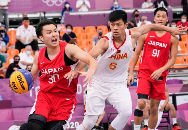 (210727) -- TOKYO, July 27, 2021 -- Tominaga Keisei (1st L) of Japan drives the ball during the Tokyo 2020 3X3 basketball men s pool round match between China and Japan in Tokyo, Japan, July 27, 2021. ) (TOKYO2020)JAPAN-TOKYO-OLY-3x3 BASKETBALL-CHINA VS JAPAN ZhangxXiaoyu 