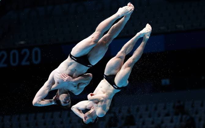 Tokio 2020 im Jahr 2021, RÃ¼ckblick: Olympische Highlights Sport Bilder des Tages TOKYO, JAPAN - JULY 28, 2021: German divers Lars Rudiger and Patrick Hausding compete to win bronze in the men s synchronised 3m springboard final at Tokyo Aquatics Centre during the 2020 Summer Olympic Games, Olympische Spiele, Olympia, OS Sergei Bobylev TASS  TS109EDE