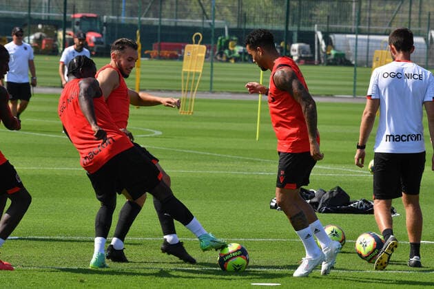 Amine Gouiri, Justin Kluivert - Entrainement de l OGC Nice au Centre d Entrainement et de Formation de l OGC Nice. FOOTBALL : Entrainement de l OGC Nice - 28 07 2021 LionelUrman Panoramic 