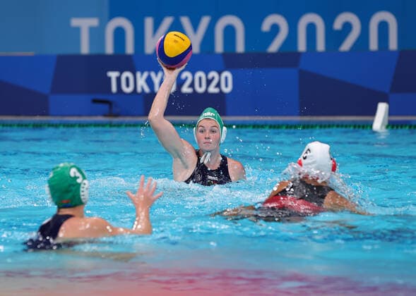 (210728) -- TOKYO, July 28, 2021 -- Chloe Meecham (C) of South Africa competes during the women s Water polo, Wasserball preliminary round match between Canada and South Africa at the 2020 Tokyo Olympic Games, Olympische Spiele, Olympia, OS in Tokyo, Japan, on July 28, 2021. ) (SP)JAPAN-TOKYO-OLYMPICS-WATER POLO-WOMEN S PRELIMINARY WangxJingqiang 