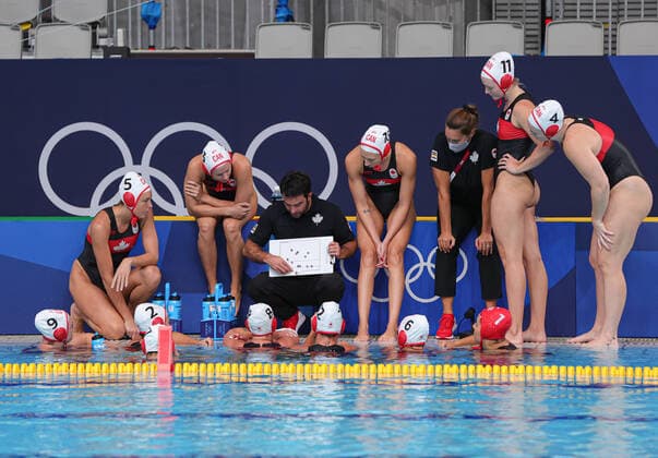 (210728) -- TOKYO, July 28, 2021 -- David Paradelo (3rd L), head coach of Canada, instructs players during the women s Water polo, Wasserball preliminary round match between Canada and South Africa at the 2020 Tokyo Olympic Games, Olympische Spiele, Olympia, OS in Tokyo, Japan, on July 28, 2021. ) (SP)JAPAN-TOKYO-OLYMPICS-WATER POLO-WOMEN S PRELIMINARY WangxJingqiang
