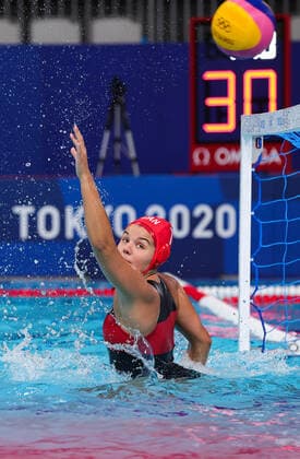 (210728) -- TOKYO, July 28, 2021 -- Clara Vulpisi of Canada defends during the women s Water polo, Wasserball preliminary round match between Canada and South Africa at the 2020 Tokyo Olympic Games, Olympische Spiele, Olympia, OS in Tokyo, Japan, on July 28, 2021. ) (SP)JAPAN-TOKYO-OLYMPICS-WATER POLO-WOMEN S PRELIMINARY WangxJingqiang 
