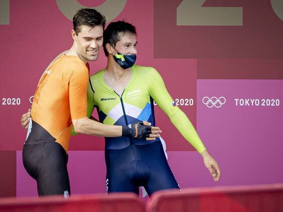 TOKYO Tom Dumoulin crossed the finish line with winner Primoz Roglic in the individual road time trial at Fuji International Speedway during the Tokyo Olympics KOEN VAN WEEL W xVIxANPxSportx xxANPxIVx 434508014