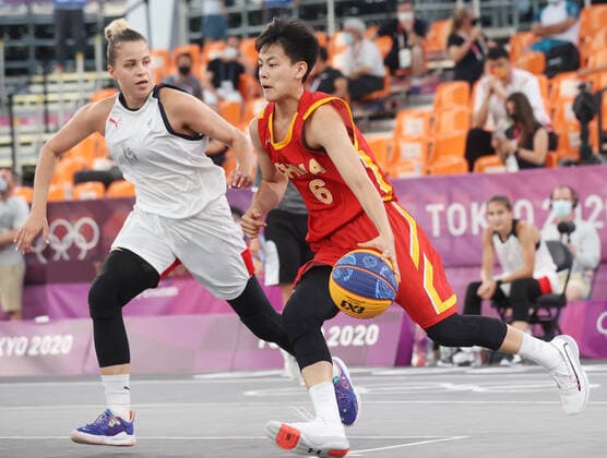 TOKYO, JAPAN - JULY 28, 2021: China s Yang Shuyu (R) dribbles past ROC s Olga Frolkina in their women s 3x3 basketball semifinal match during the Tokyo 2020 Summer Olympic Games, Olympische Spiele, Olympia, OS at the Aomi Urban Sports Park. Stanislav Krasilnikov TASS  TS109FFB