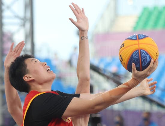 TOKYO, JAPAN - JULY 28, 2021: China s Yang Shuyu in action in their women s 3x3 basketball semifinal match against the ROC Team during the Tokyo 2020 Summer Olympic Games, Olympische Spiele, Olympia, OS at the Aomi Urban Sports Park. Stanislav Krasilnikov TASS  TS109FFD