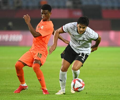 (210728) -- MIYAGI, July 28, 2021 -- Nadiem Amiri(R) of Germany vies with Amad Diallo of Cote d ivoire during the Tokyo 2020 men s football group D match in Miyagi, Japan, July 28, 2021. ) (TOKYO2020)JAPAN-MIYAGI-FOOTBALL-GROUP D-GER VS CIV LuxYang 