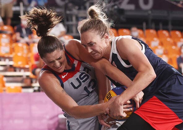 TOKYO, JAPAN - JULY 28, 2021: The USA s Stefanie Dolson (L) and ROC s Anastasia Logunova in action in their women s 3x3 basketball gold medal match during the Tokyo 2020 Summer Olympic Games, Olympische Spiele, Olympia, OS at the Aomi Urban Sports Park. Stanislav Krasilnikov TASS  TS10A0B2