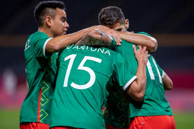 Tokyo 2020 Sapporo Olympics SAPPORO, HO - 28.07.2021: TOKYO 2020 SAPPORO OLYMPICS - Mexico players celebrates goal scored by Alexis Vega (0-1) during the match between South Africa and Mexico at the Tokyo 2020 Olympics, held in 2021, at the Sapporo Dome in the city of Sapporo, Japan (Photo: Richard Callis Fotoarena) x2099177x  RichardxCallis