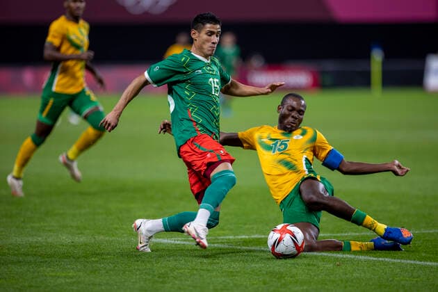 Tokyo 2020 Sapporo Olympics SAPPORO, HO - 28.07.2021: TOKYO 2020 SAPPORO OLYMPICS - Uriel Antuna from Mexico and Repo Malepe from South Africa during the match between South Africa and Mexico at the Tokyo 2020 Olympics, held in 2021, at Sapporo Dome in Sapporo city, Japan (Photo: Richard Callis Fotoarena) x2099192x  RichardxCallis