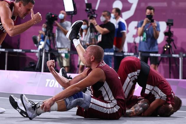 (210728) -- TOKYO, July 28, 2021 -- Players of Latvia celebrates after the Tokyo 2020 men s 3x3 basketball final match between Latvia and ROC in Tokyo, Japan, July 28, 2021. ) (TOKYO2020)XHTP-JAPAN-TOKYO-OLY-3X3 BASKETBALL-MEN-FINAL LanxHongguang 