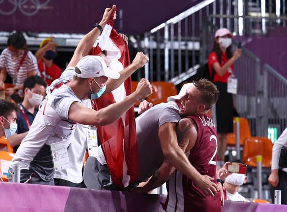 (210728) -- TOKYO, July 28, 2021 -- Players of Latvia celebrates after the Tokyo 2020 men s 3x3 basketball final match between Latvia and ROC in Tokyo, Japan, July 28, 2021. ) (TOKYO2020)JAPAN-TOKYO-OLY-3X3 BASKETBALL-MEN-FINAL LanxHongguang 