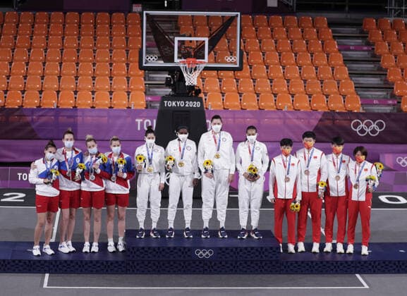 Sliver medalists from ROC (L), gold medalists from the USA (C) and bronze medalists from China stand on the podium after the Women s 3X3 Basketball at the Tokyo Summer Olympics in Tokyo, Japan, on Wednesday, July 28, 2021. This was the first year 3X3 basketball was an Olympic event.  OLY20210728638 BOBxSTRONG